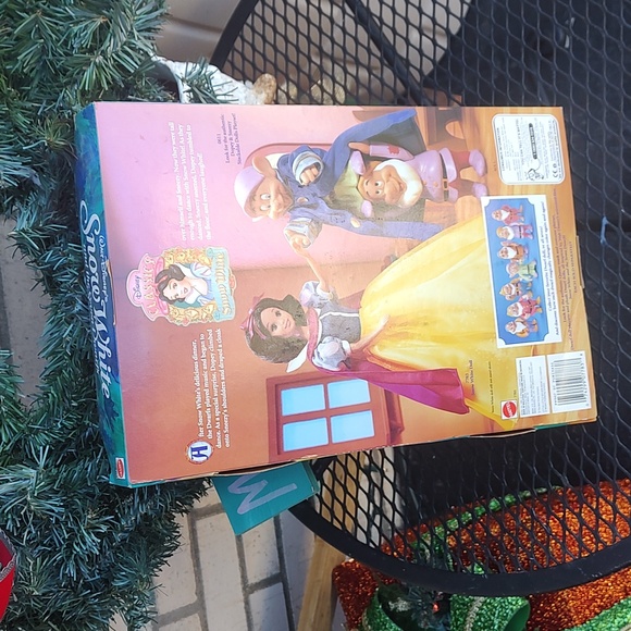 1992 Disneys Snow White Barbie - Picture 6 of 8